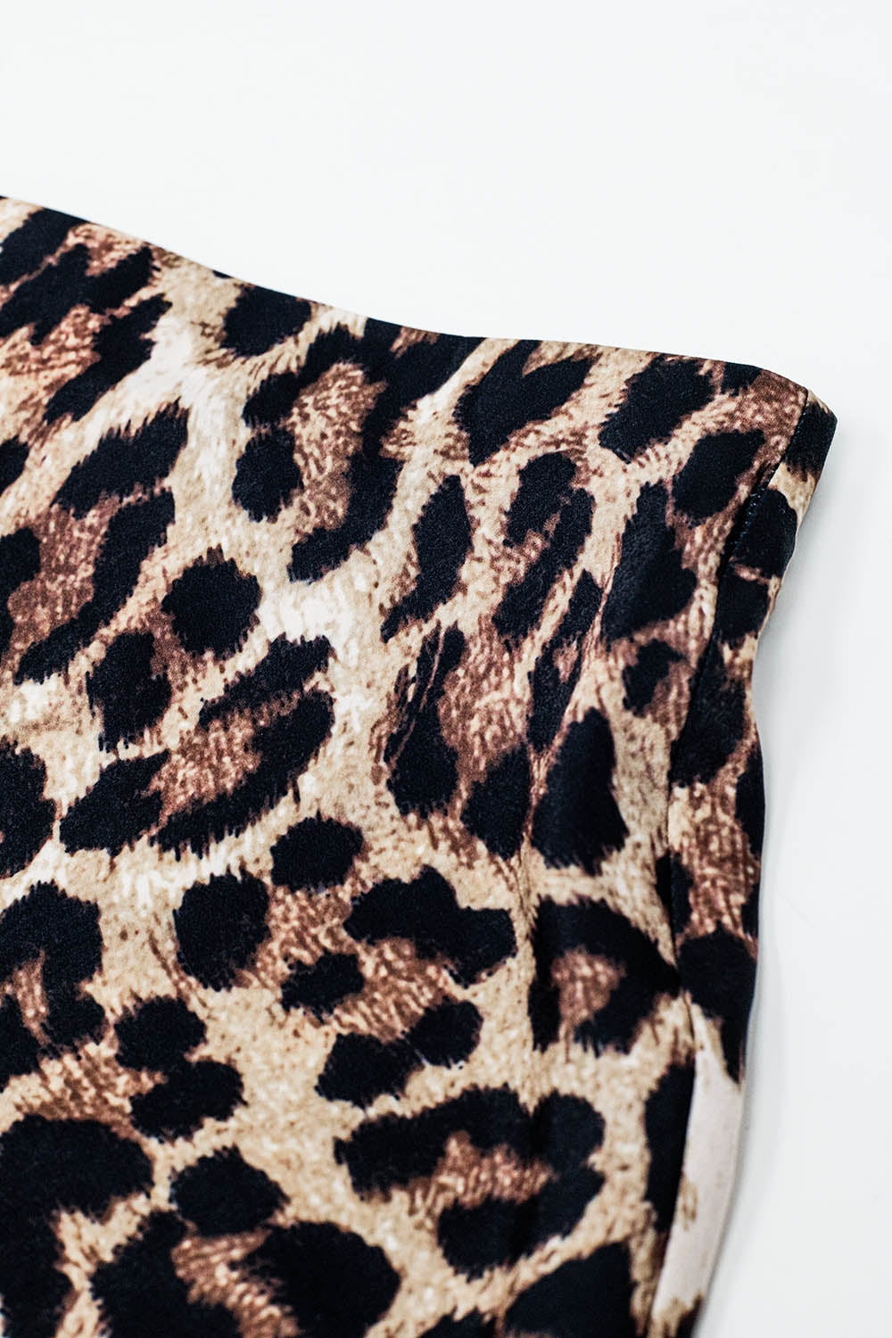 Saia midi com estampado de leopardo