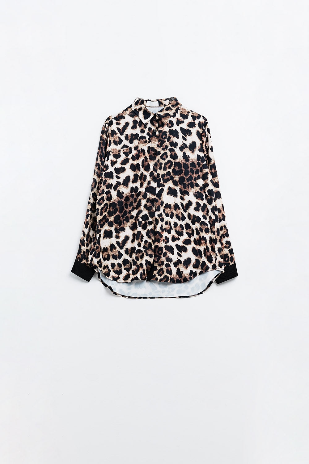 camisa de leopardo com pormenor em cetim preto