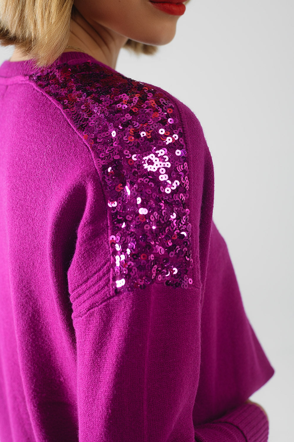Camisola de mangas compridas fuchsia com lantejoulas nos ombros