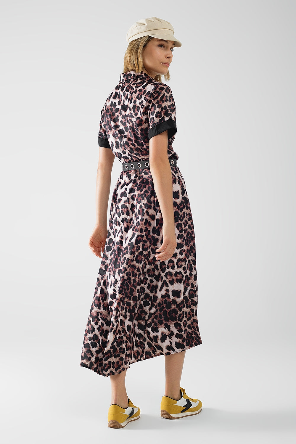 Vestido maxi com botões e pormenor em cetim com estampado de leopardo