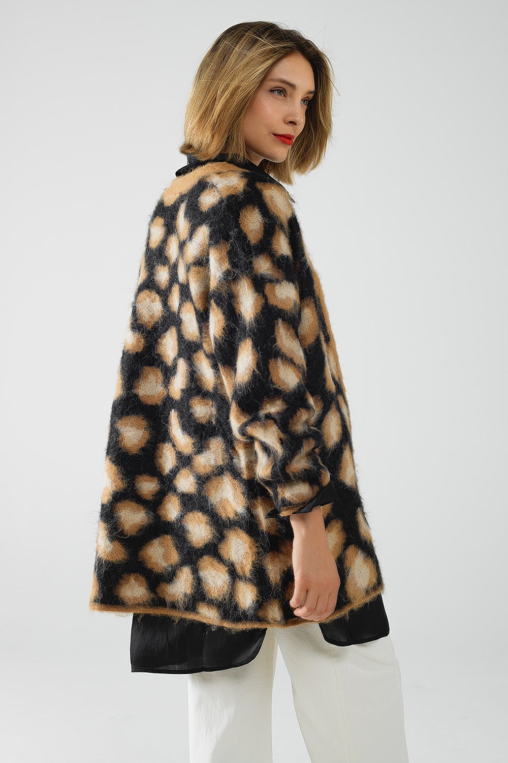 Casaco de malha com estampado de leopardo preto em tecido de malha com lã