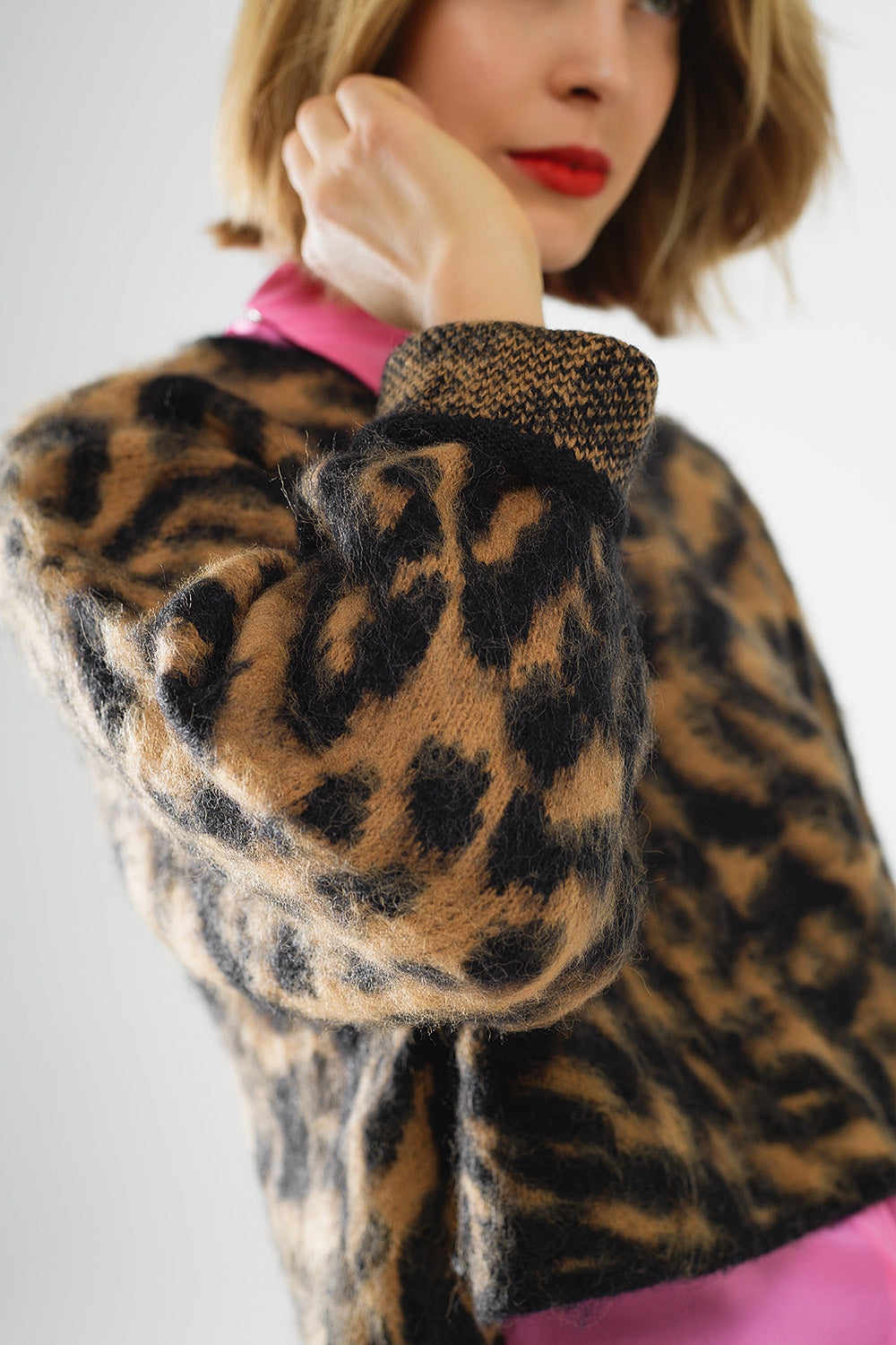 Camisola preta com estampado de leopardo em tecido de malha com lã