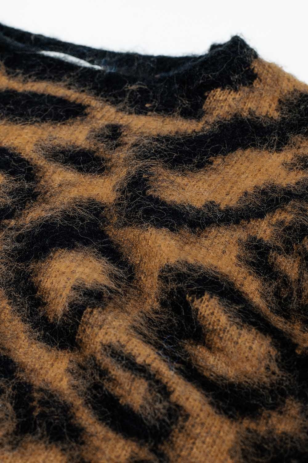 Camisola preta com estampado de leopardo em tecido de malha com lã