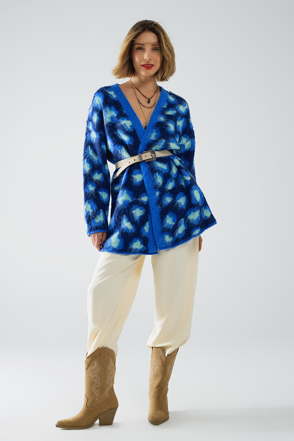 Casaco azul com estampado de leopardo e lã