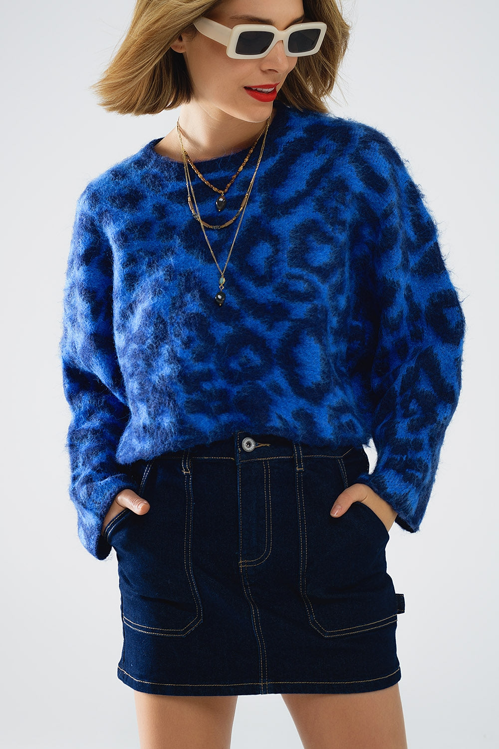 Camisola azul com estampado de leopardo em tecido de malha com lã