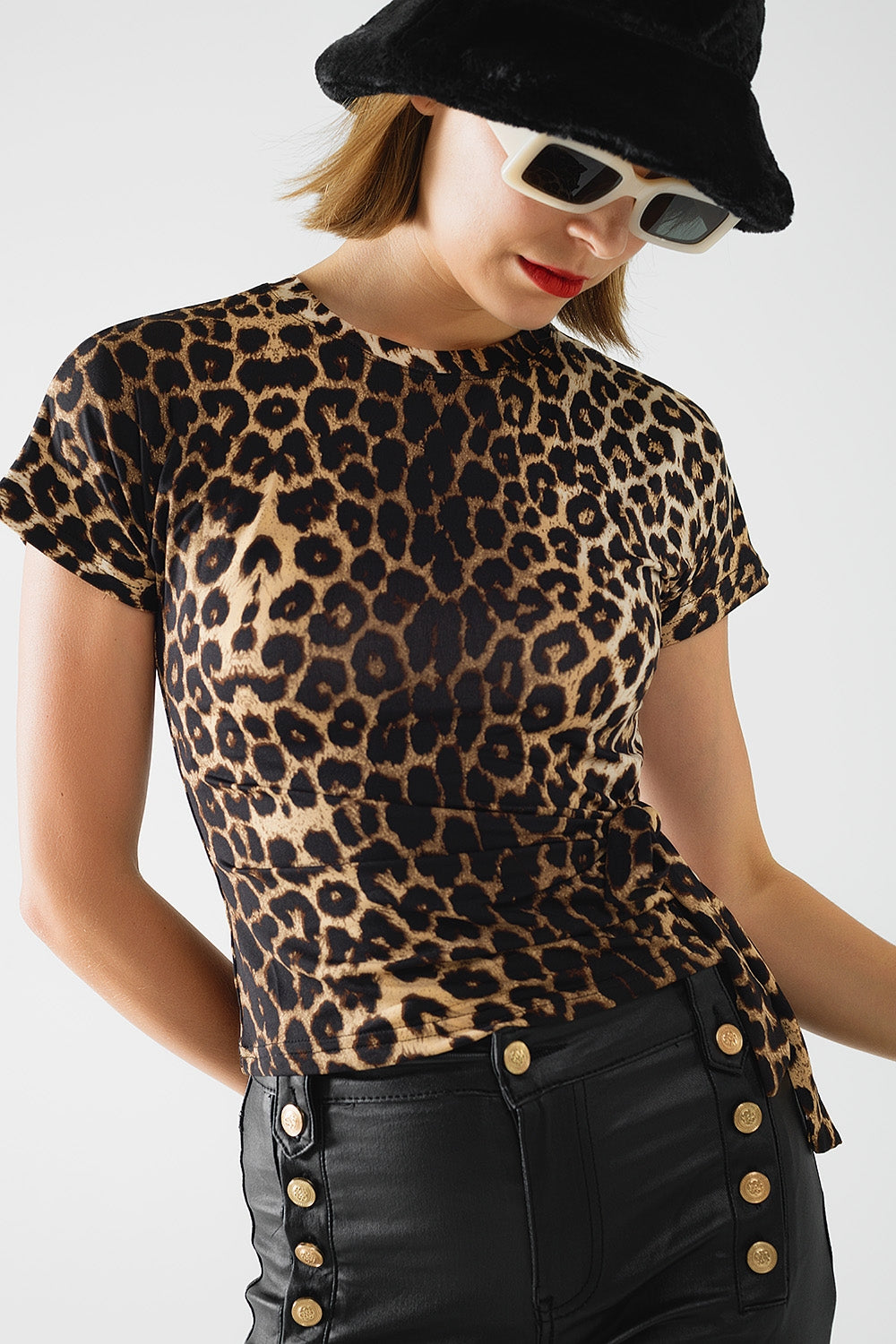 T-shirt em spandex com estampado de leopardo e pormenor de laço