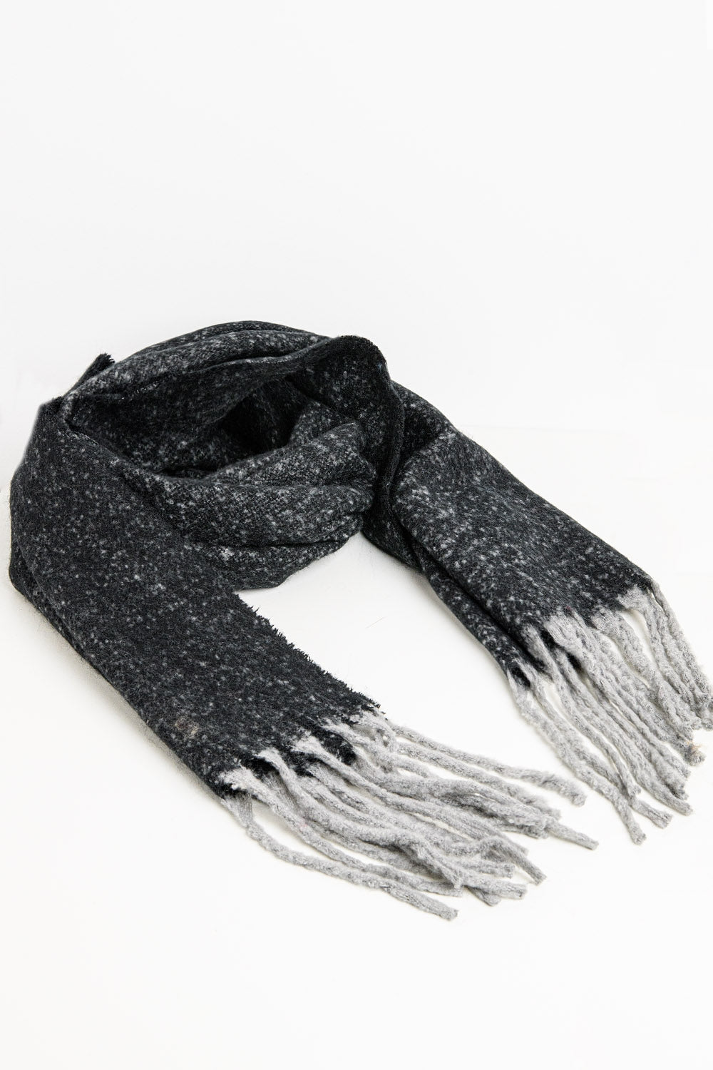 Lenço preto com um toque muito macio