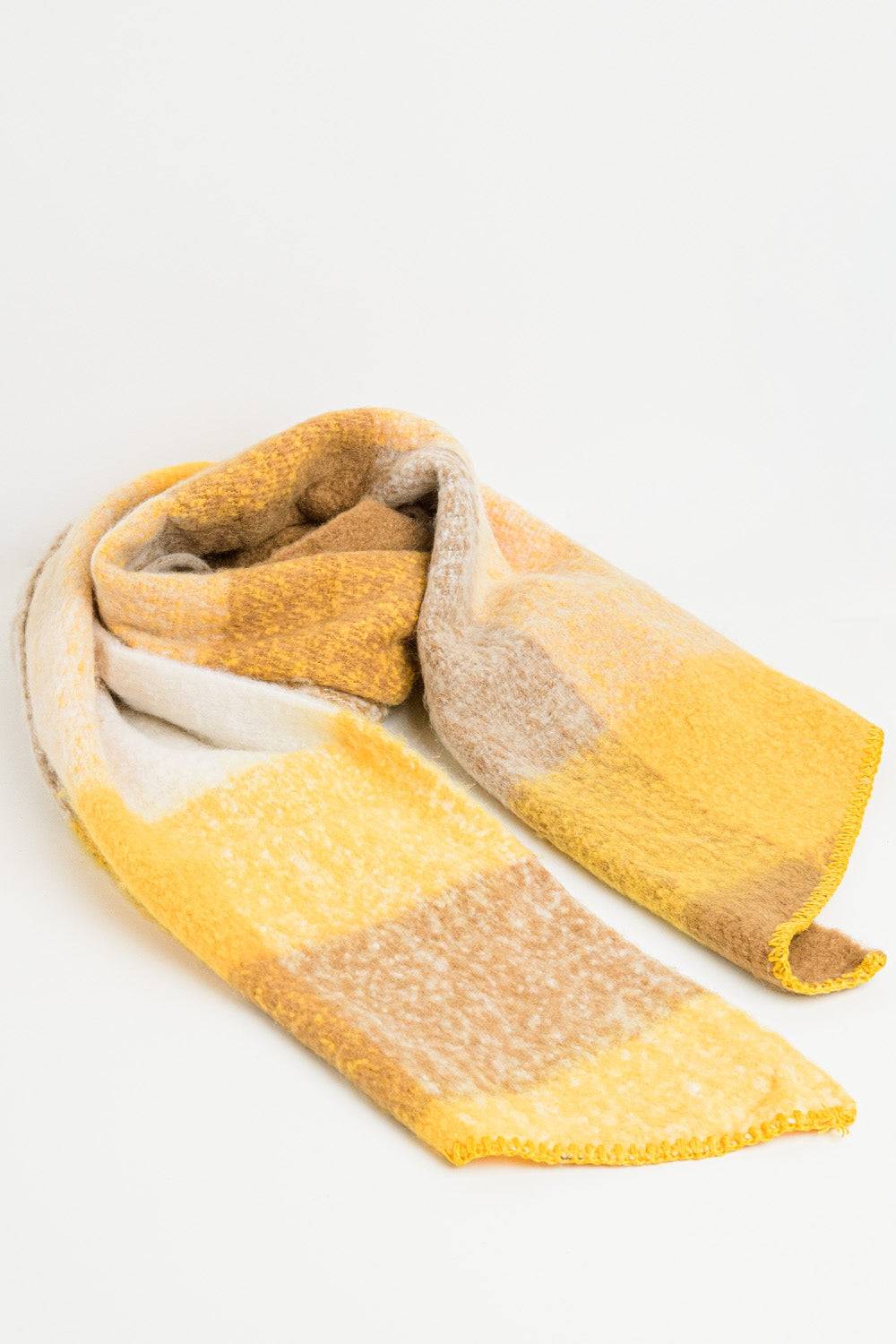 Echarpe em beige e amarelo