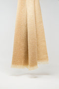 Cachecol cor de camelo com pormenor de fio dourado