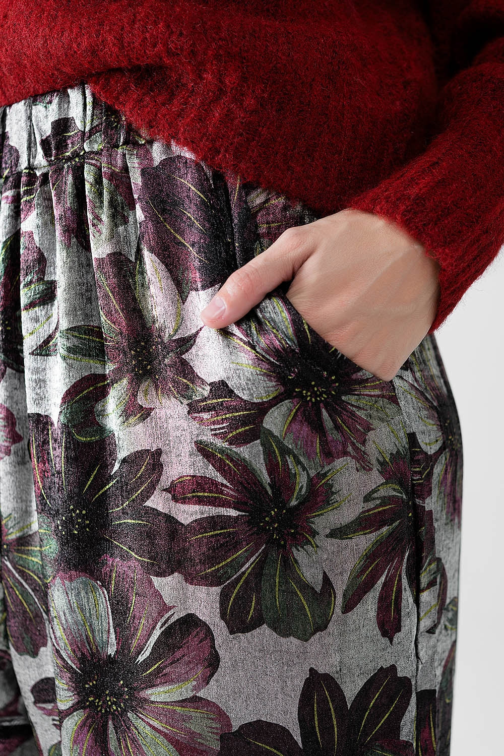 calças de perna larga com estampado floral