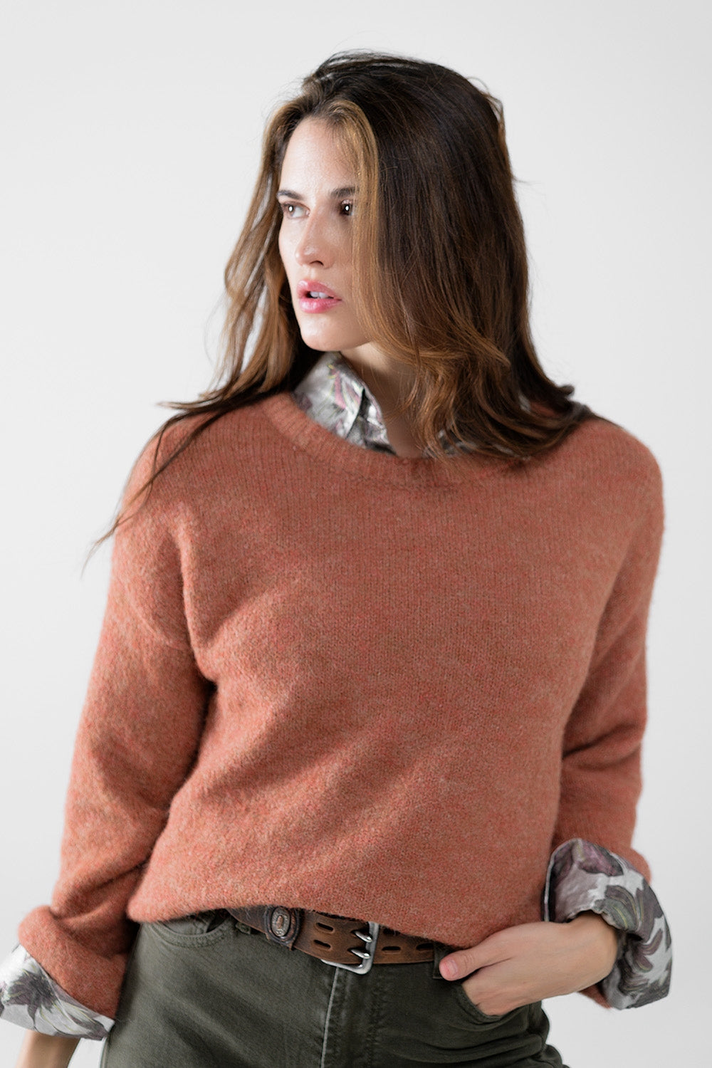 Camisola aconchegante com mangas bufantes em camelo