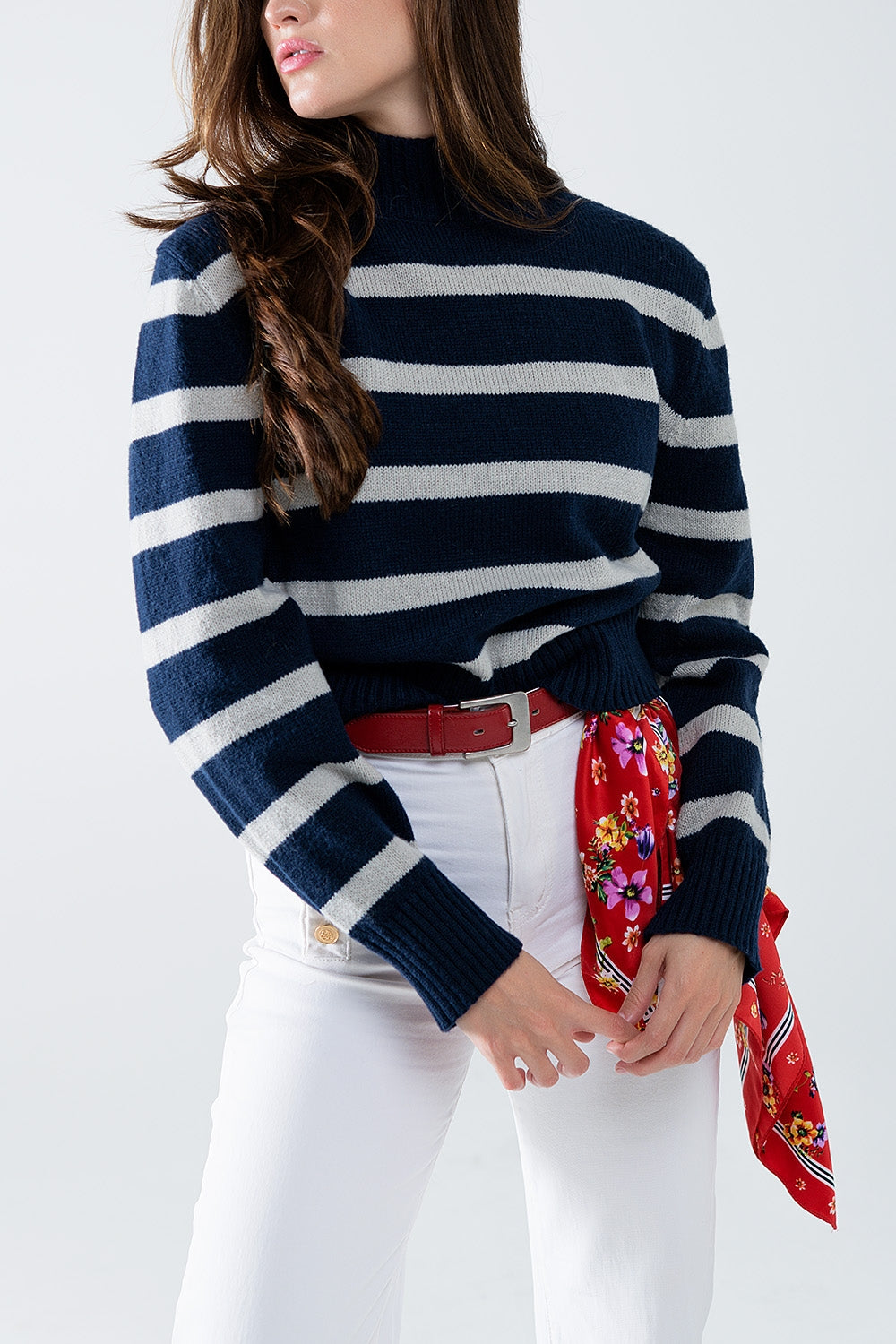 Camisola listrado de gola alta em azul marinho e cinza