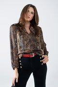blusa de chiffon marrom com estampa de oncinha