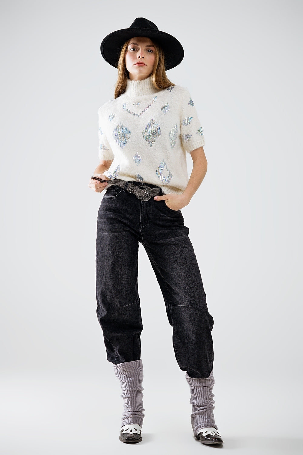 Camisola de manga curta creme com lantejoulas