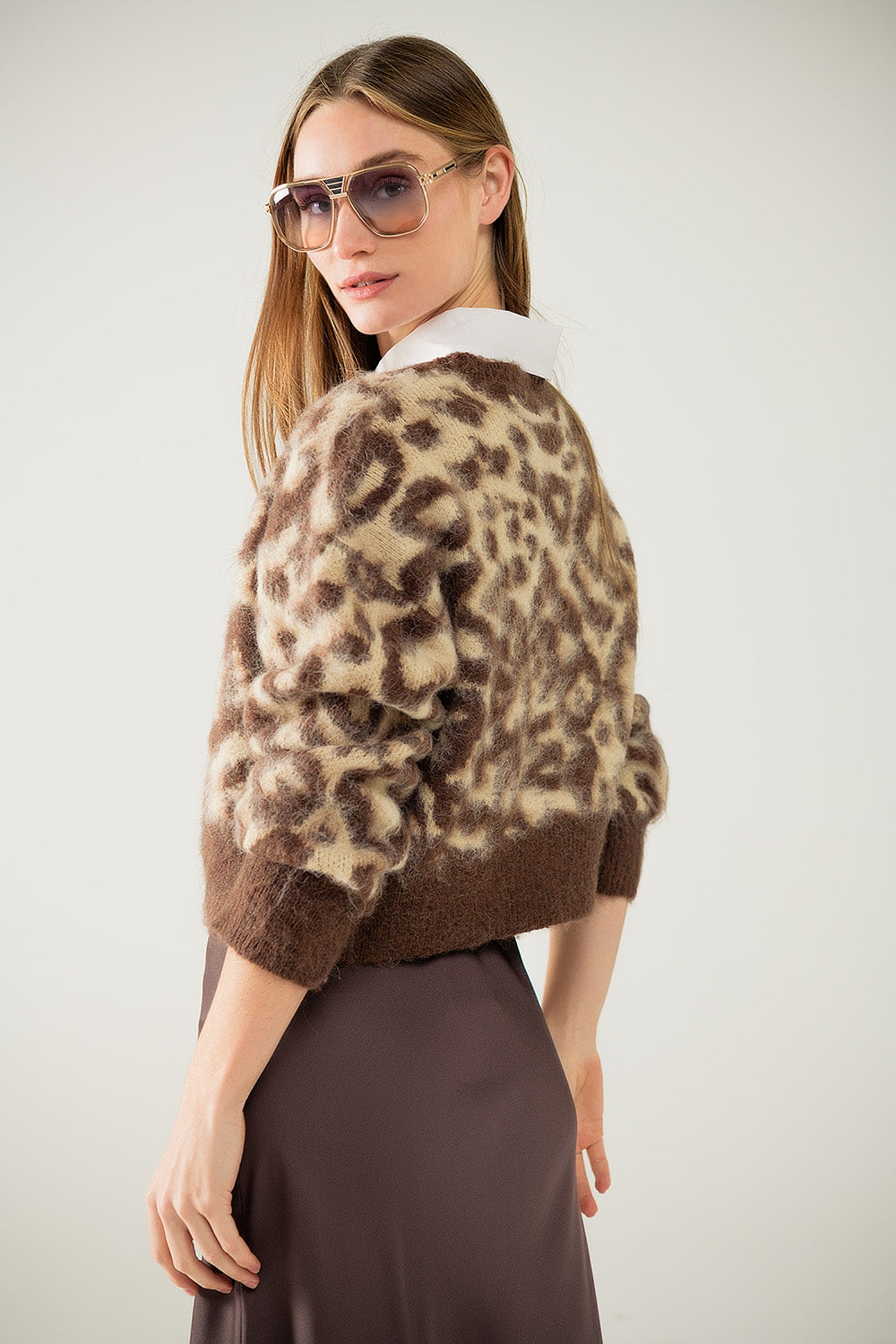 casaco de lã com estampado de leopardo em bege