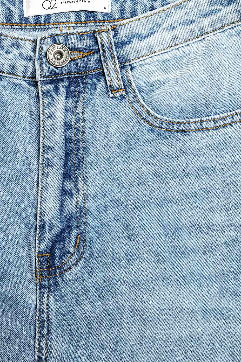Jeans de cintura alta e perna reta com lavagem clara