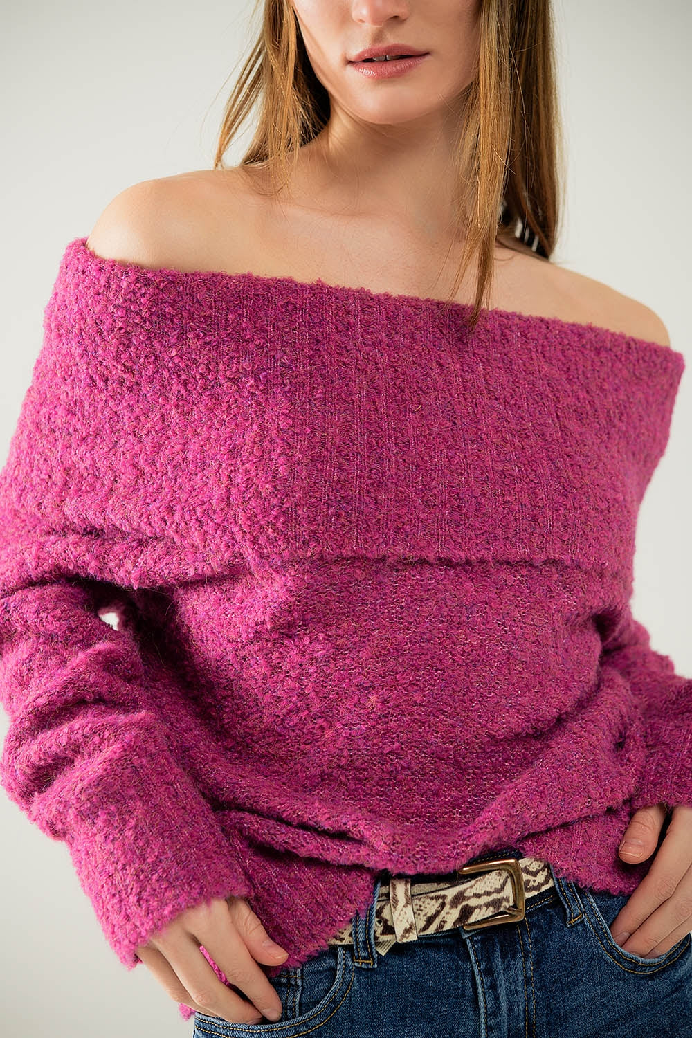 camisola de malha fofa com gola redonda em fúcsia