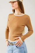 Camisola casual com nervuras em camel e pormenor de guarnição branco