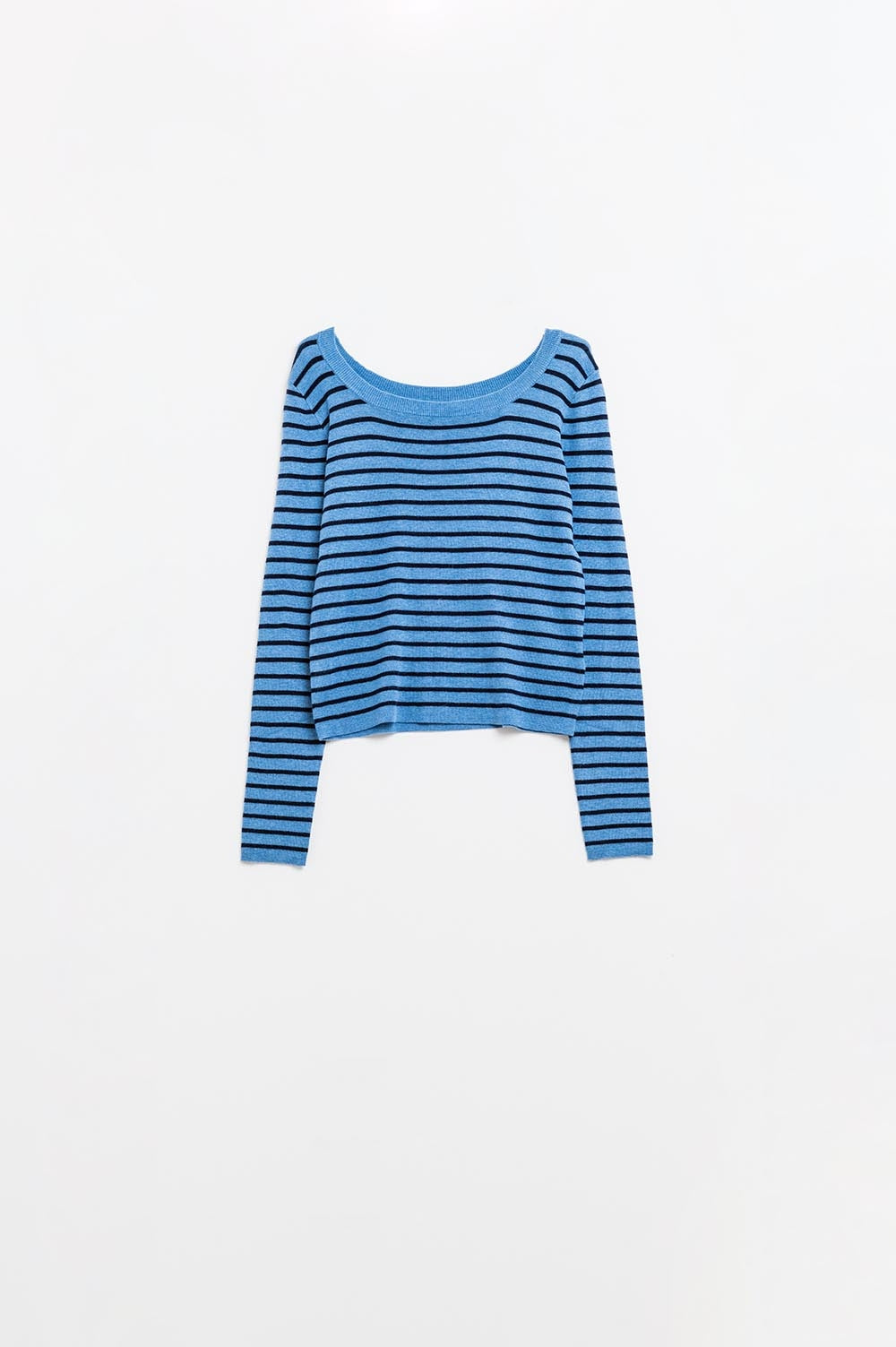 Camisola de malha fina às riscas azuis com gola redonda