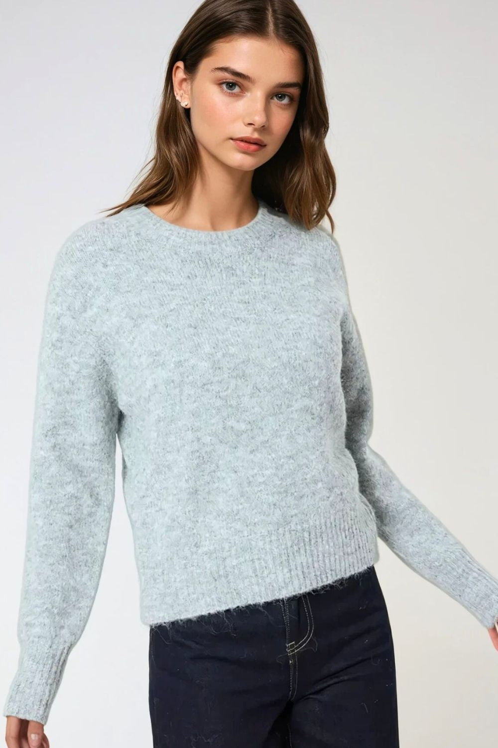 Camisola básica de malha com gola redonda em cinzento
