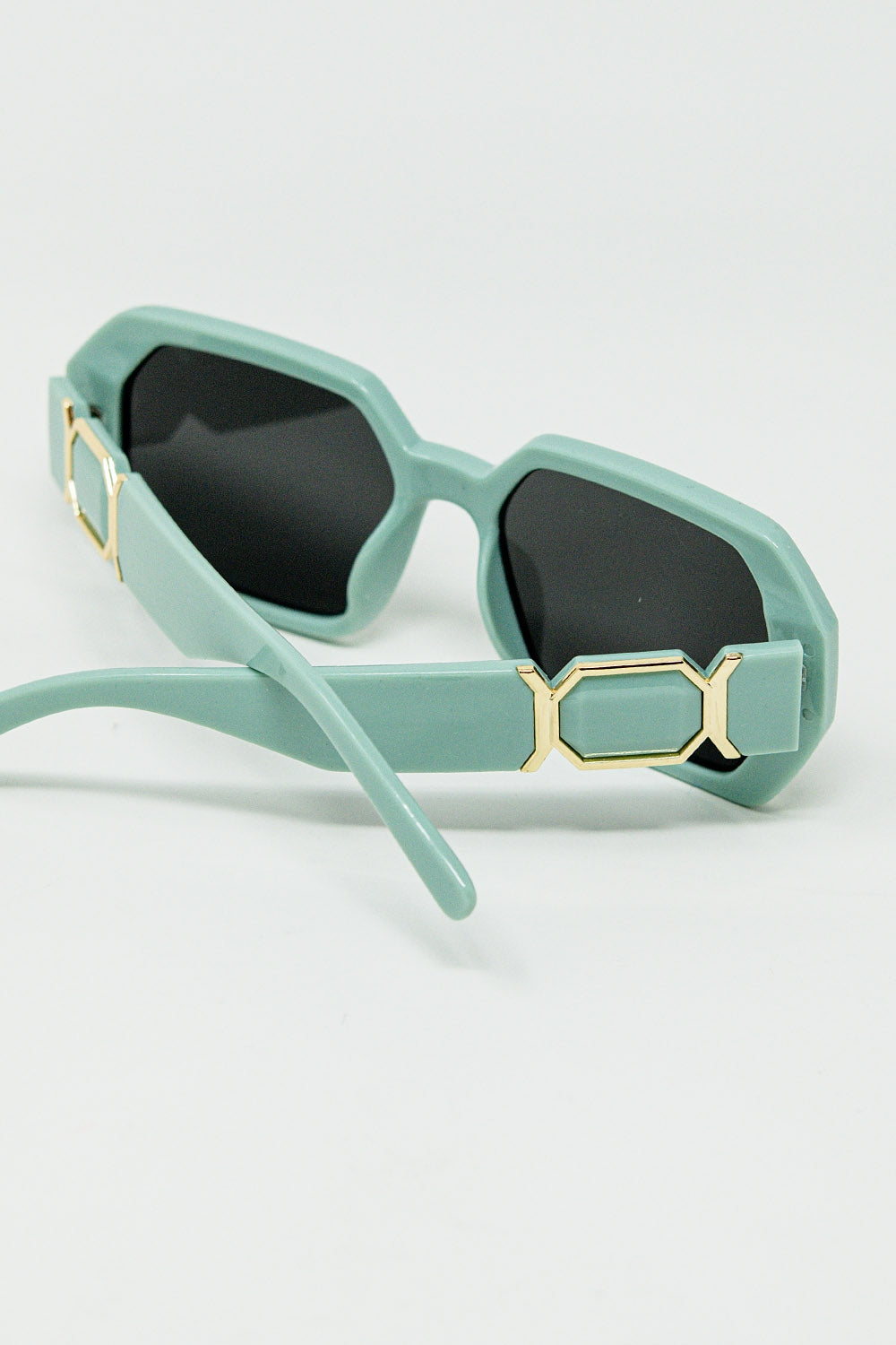 Óculos de sol em formato de diamante com lentes esmeralda claras