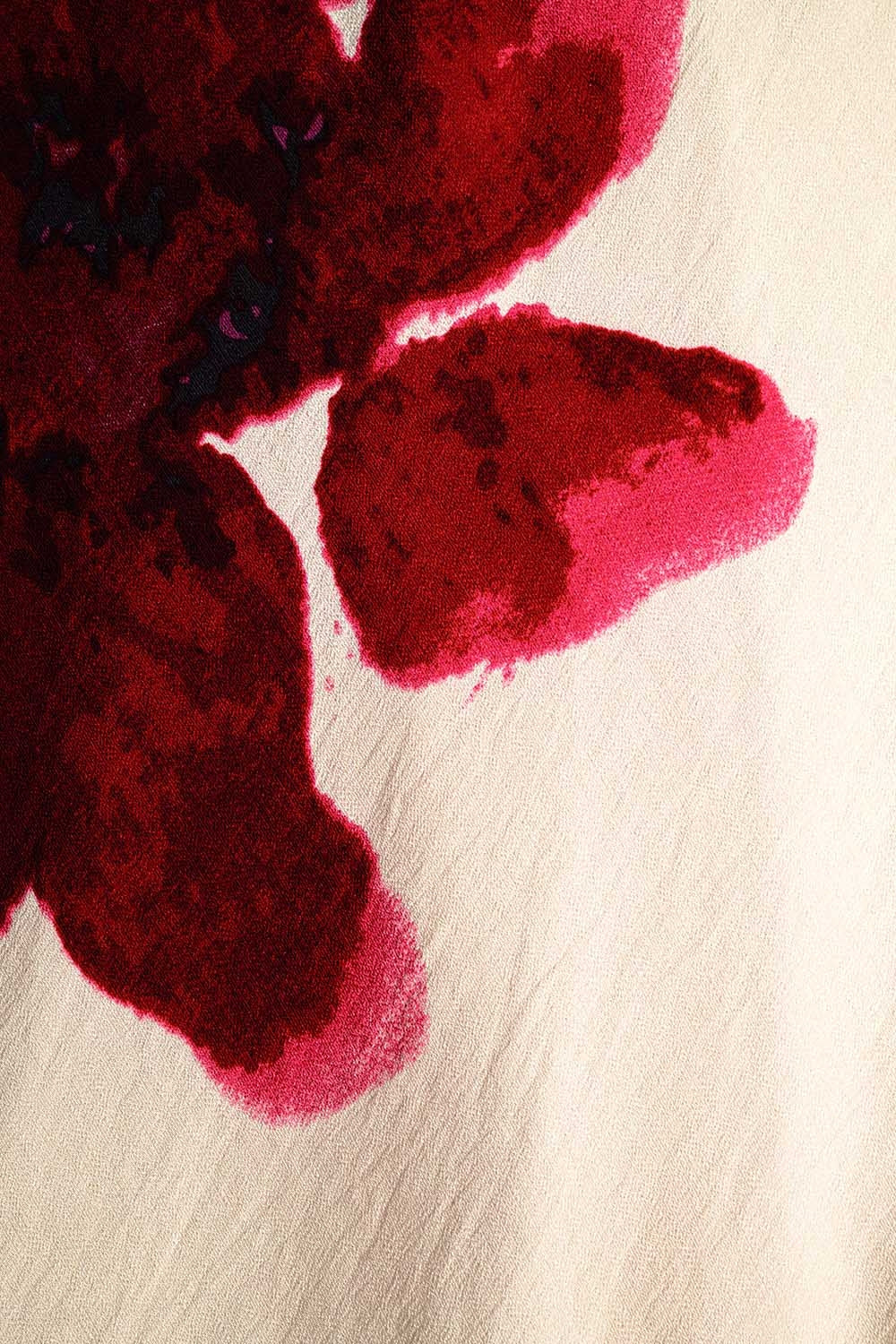 Vestido maxi vermelho sem mangas e esvoaçante com estampa floral