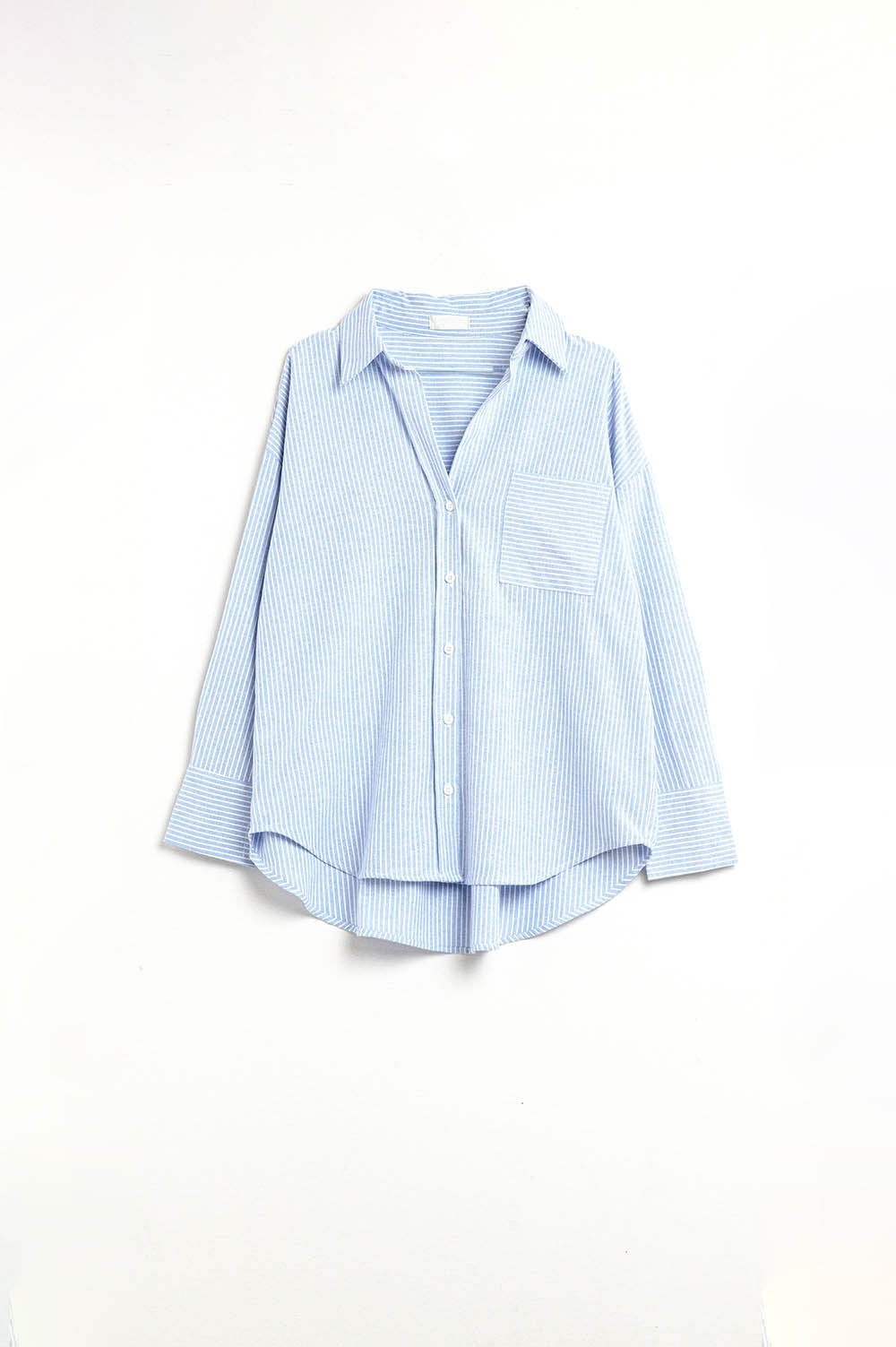 Camisa Azul com Botões e Listras Brancas