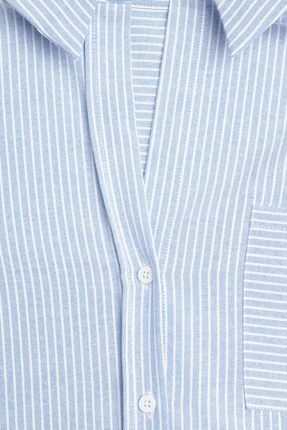 Camisa Azul com Botões e Listras Brancas
