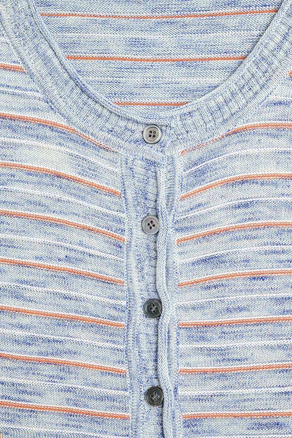 Camisola abotoado em azul com listras laranja