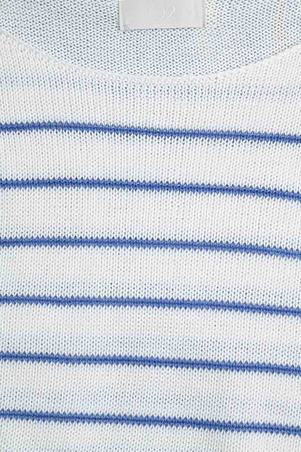 Camisola creme com riscas azuis em malha fina
