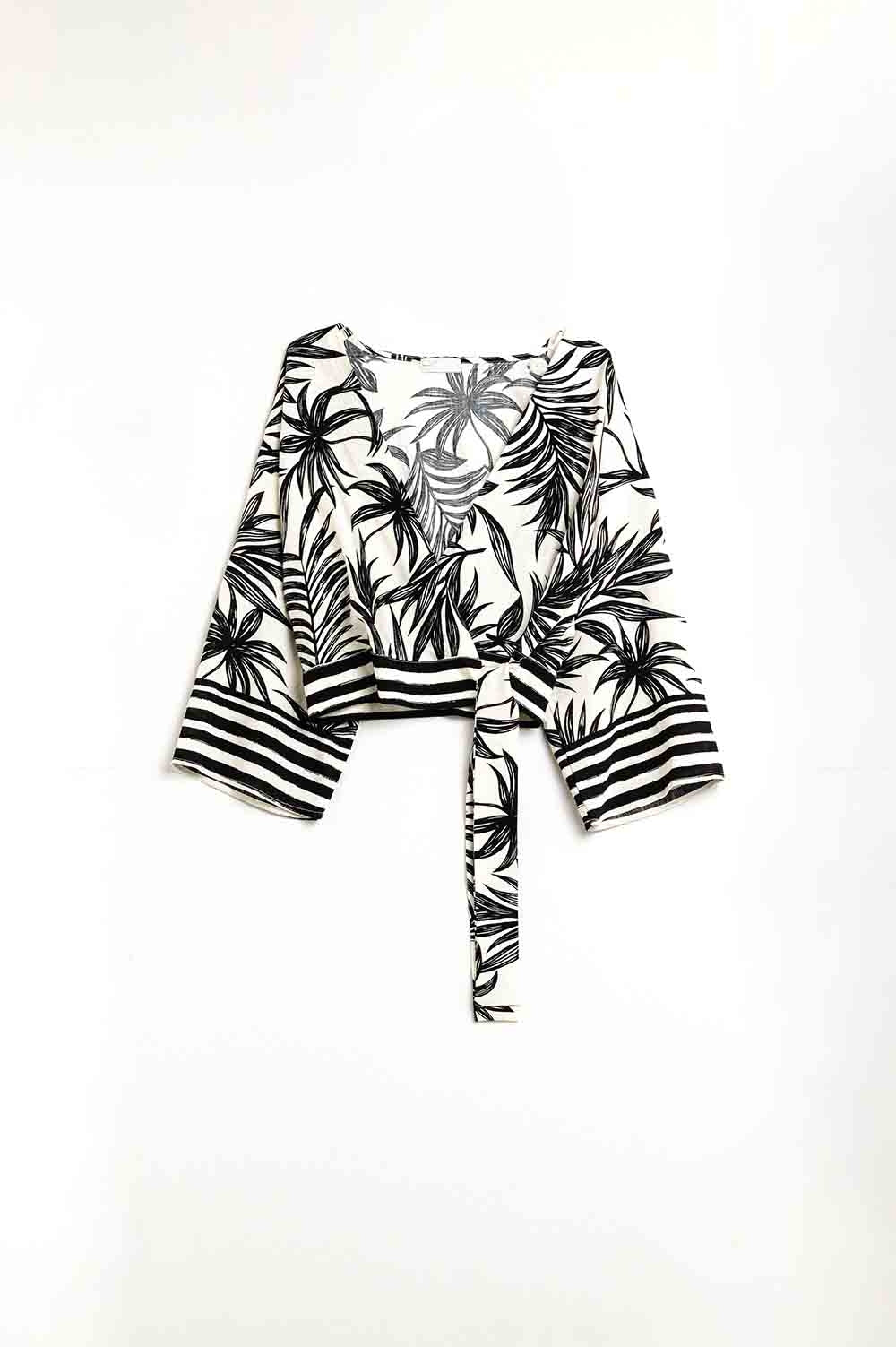 Top Cropped Branco Com Motivo Tropical em Preto