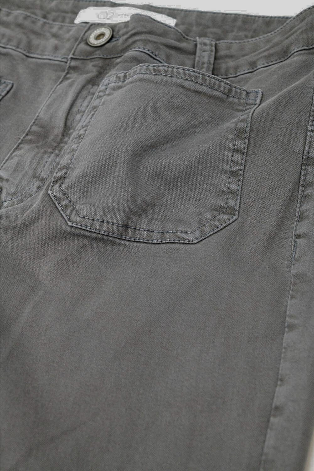 Calças de ganga skinny cinzentas escuras com pormenor de bolso à frente