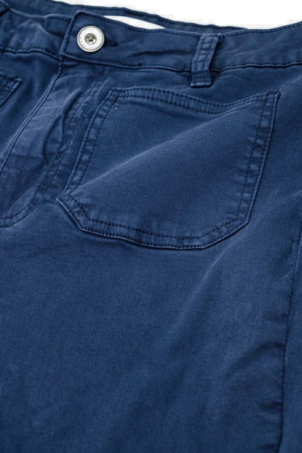 Calças de ganga skinny com pormenor de bolso à frente
