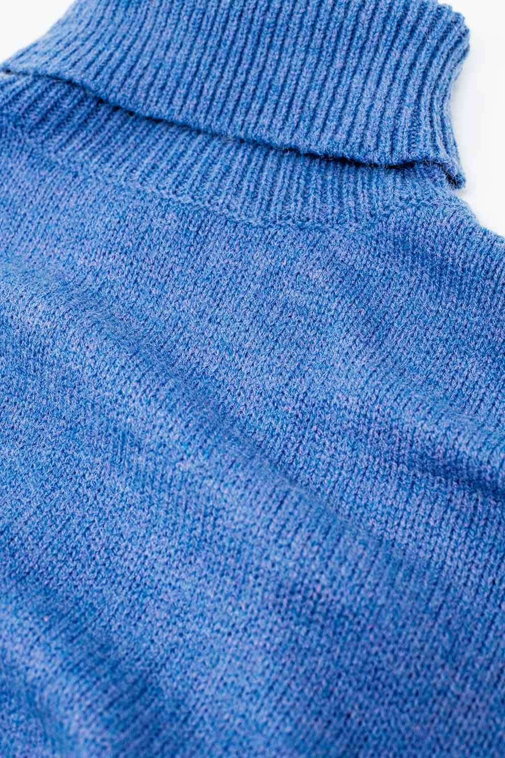 Camisola azul solta com mangas caídas