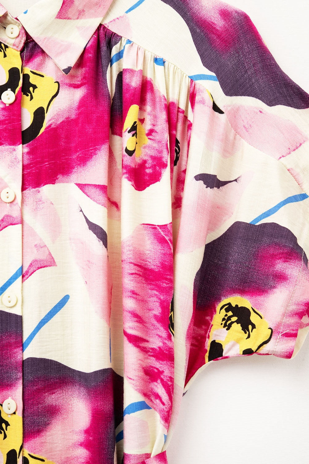 Vestido de camisa com botões com estampado floral em fúcsia