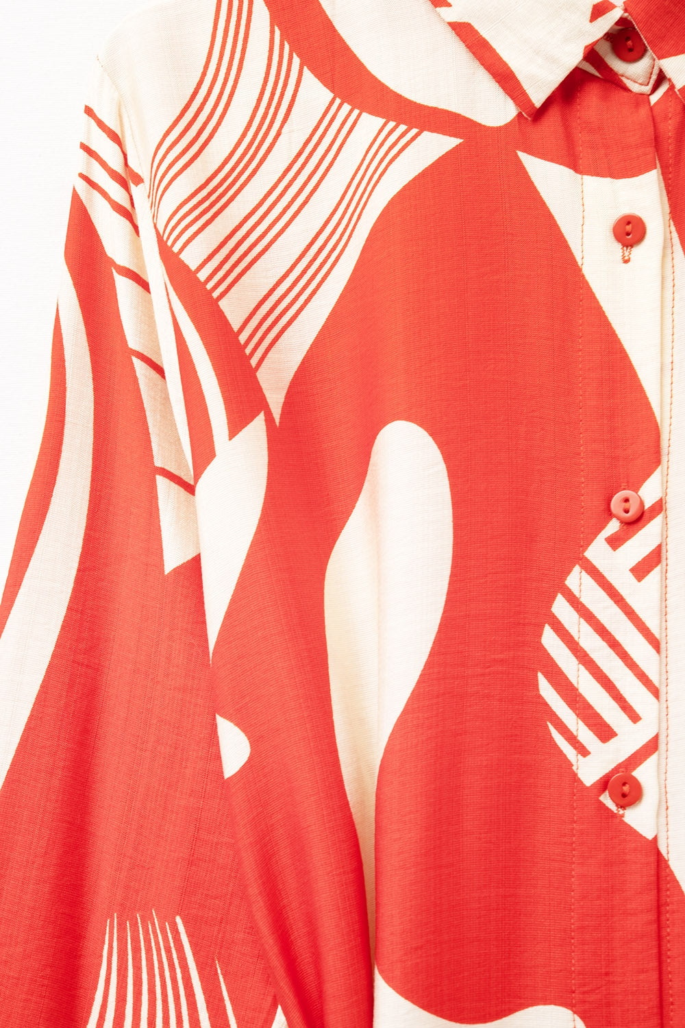 vestido de botões com estampado abstrato em vermelho