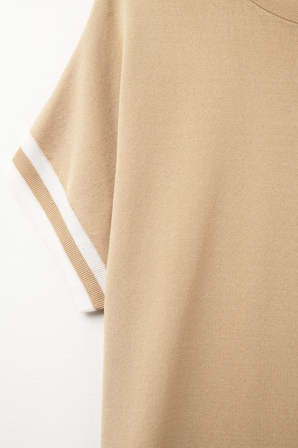 Suéter em Camelo com detalhe de contraste branco