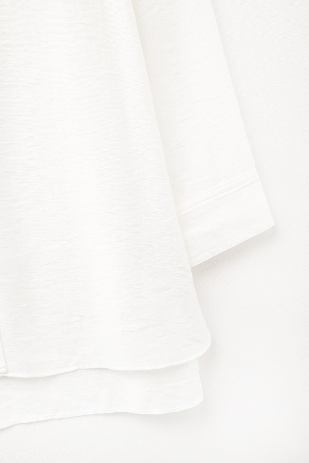 Camisa de corte descontraído com mangas compridas em branco