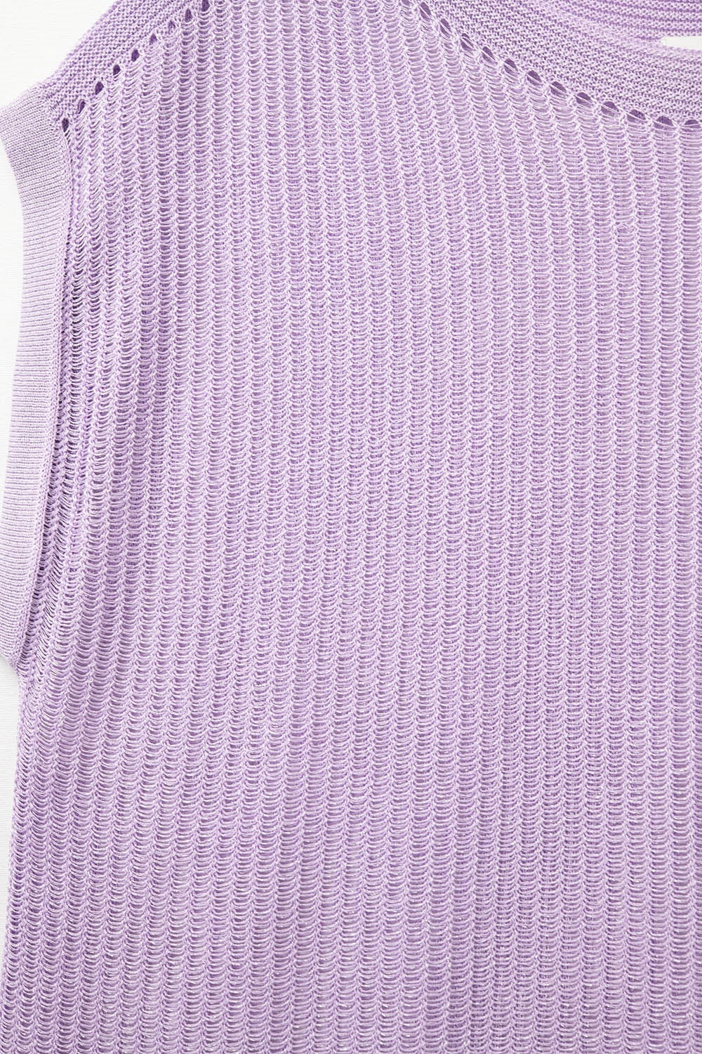 Camisola lilás com decote canoa e mangas caídas em malha