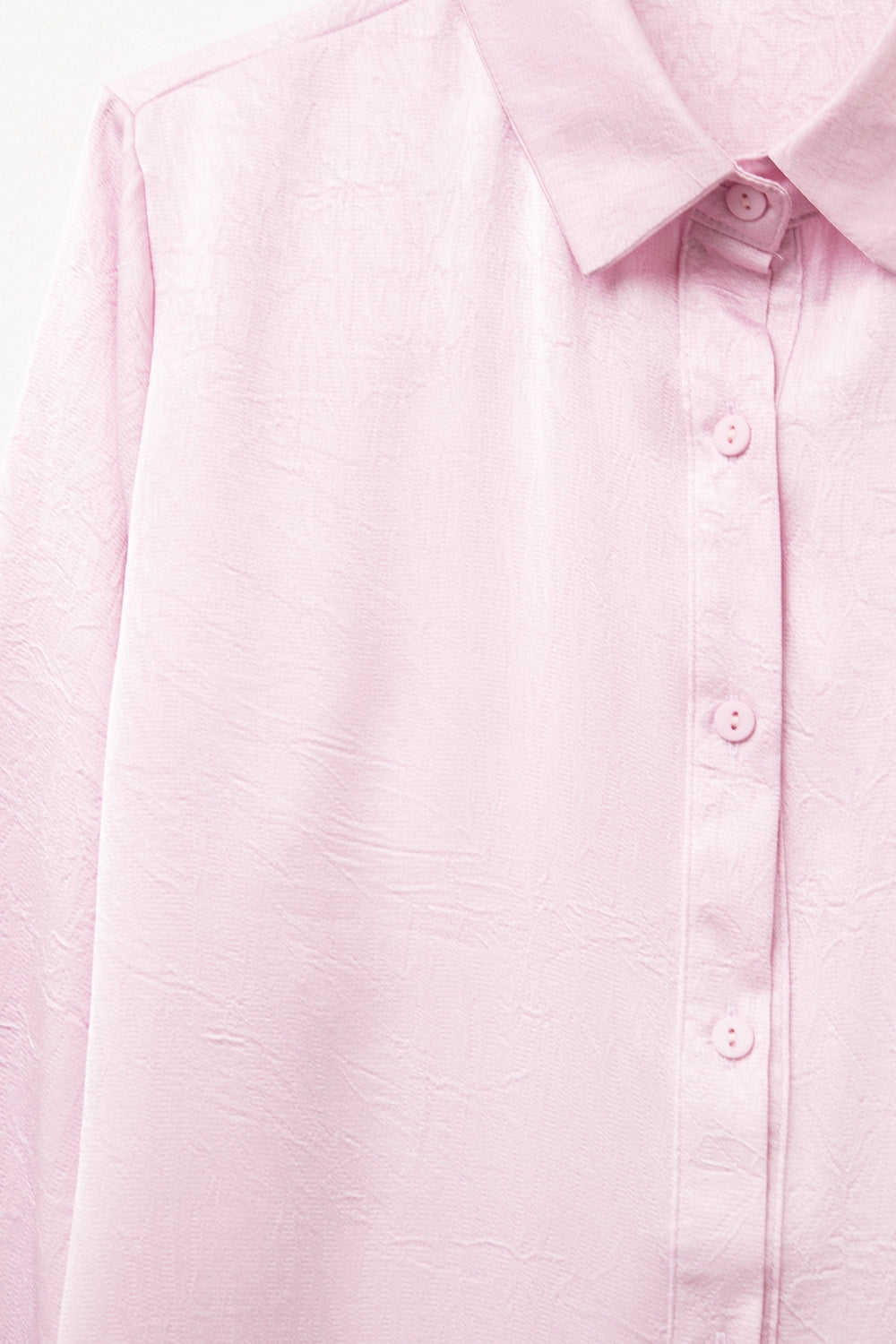 Camisa com botões rosa bebé em cetim