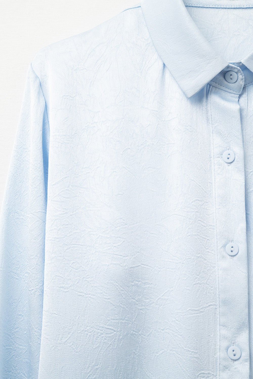 Camisa Azul Bebê com Botões em Cetim