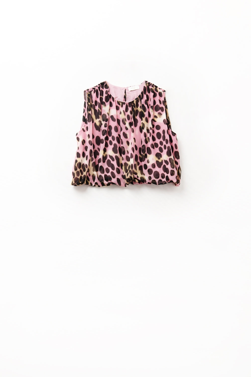 Top com pregas e estampado animal em rosa e castanho