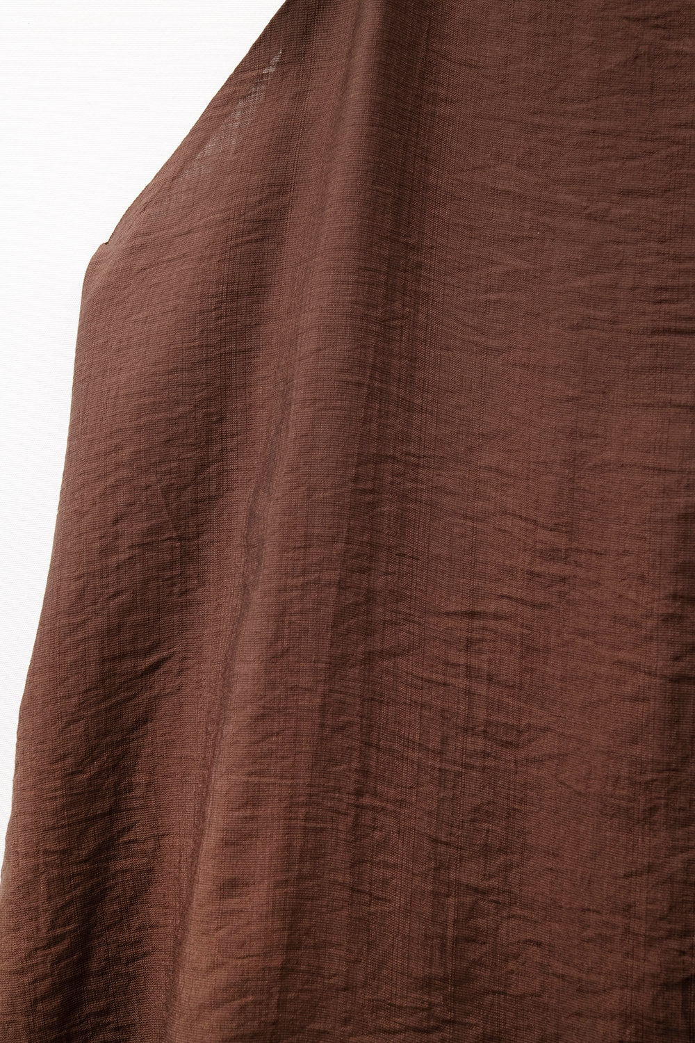 Top básico de verão com decote halter em marrom chocolate