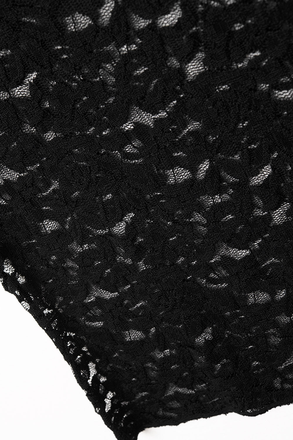 T-shirt romântica de renda com mangas curtas em preto