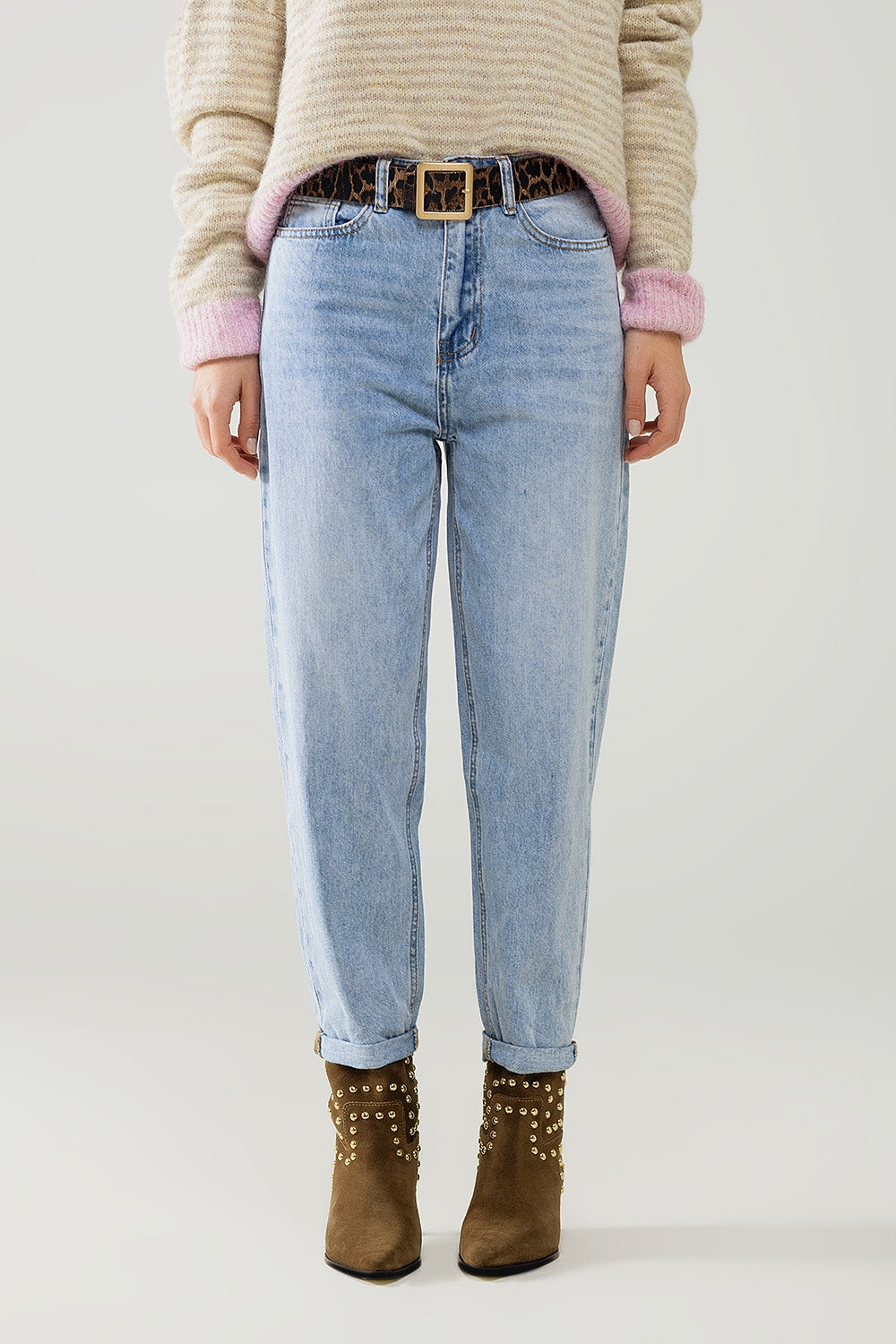 Jeans de cintura alta e perna reta com lavagem clara