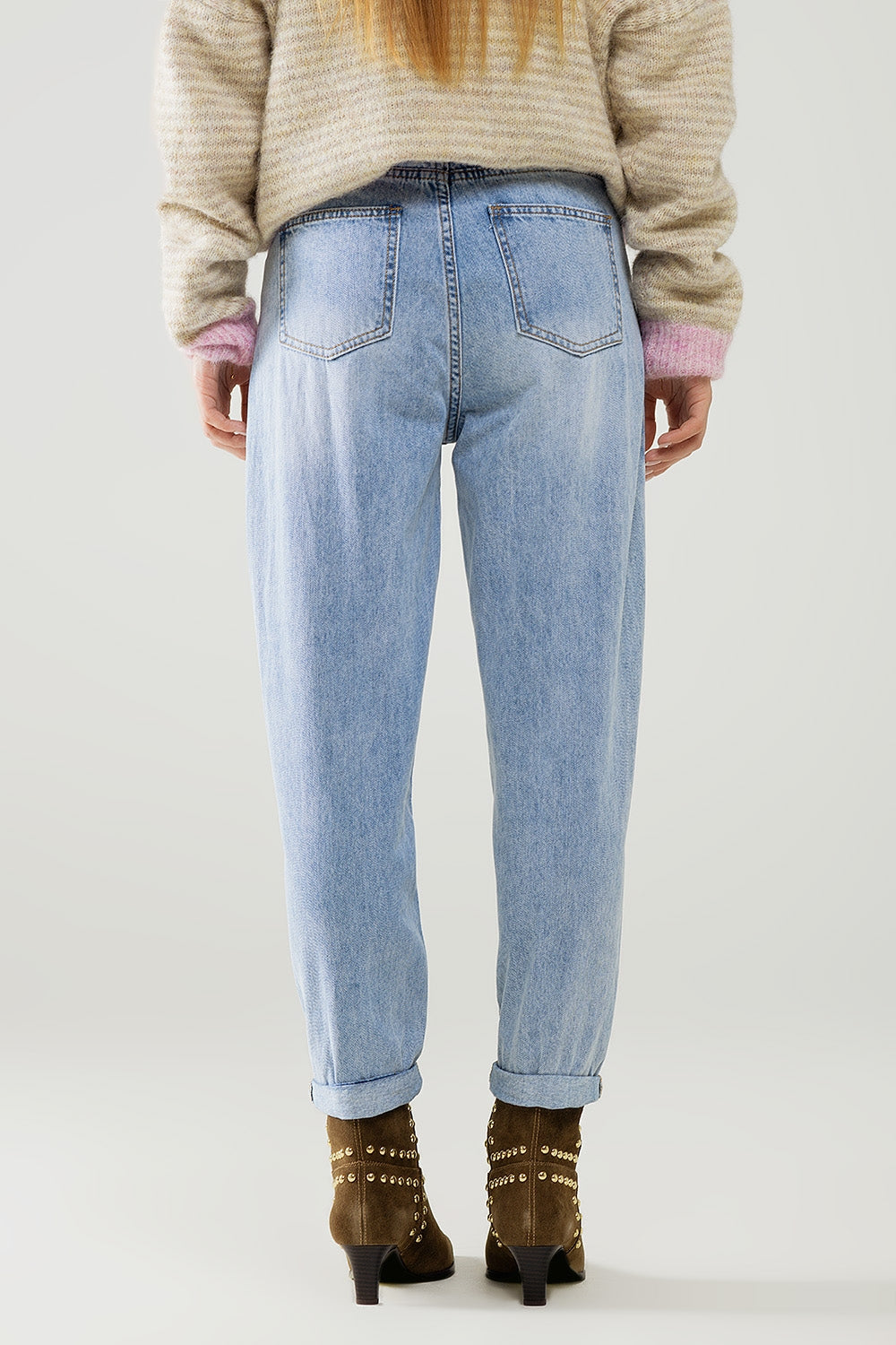 Jeans de cintura alta e perna reta com lavagem clara