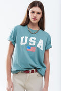 Camiseta longa solta verde com logotipo dos USA