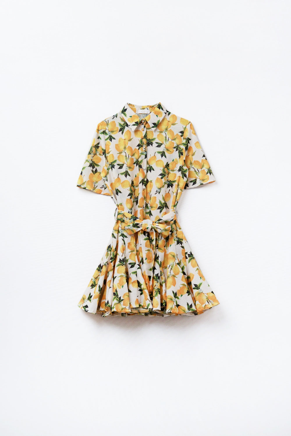 Vestido romântico com cintura e estampa de limão e mangas curtas