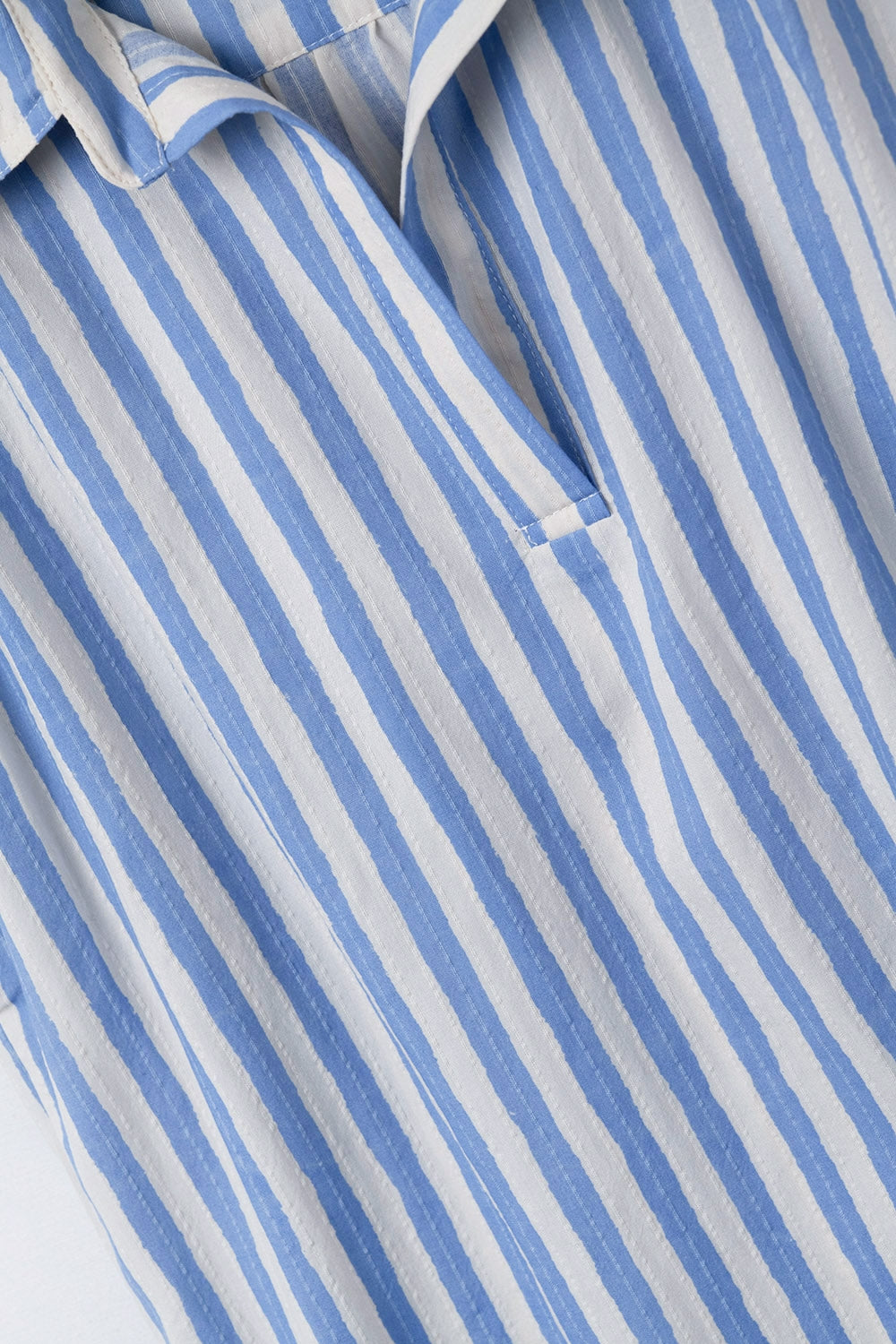 Blusa de mangas descaídas às riscas em azul