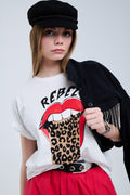 T-shirt branca descontraída com estampado gráfico Rebel e Lips